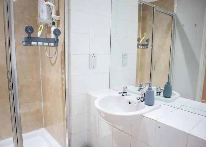 2 Bed - Centre - For Relocators, Professionals