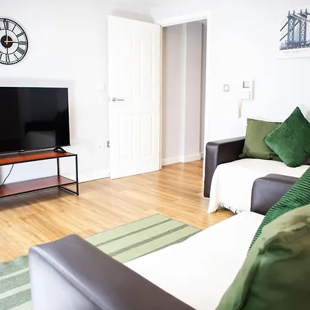 2 Bed - Centre - For Relocators, Professionals Leeds (West Yorkshire)