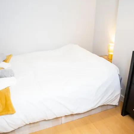 2 Bed - Centre - For Relocators, Professionals