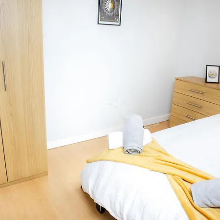 2 Bed - Centre - For Relocators, Professionals
