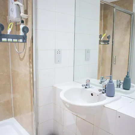 2 Bed - Centre - For Relocators, Professionals