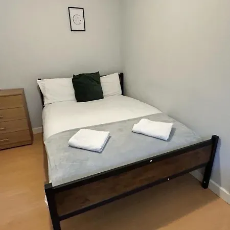 2 Bed - Centre - For Relocators, Professionals *