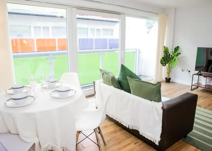 2 Bed - Centre - For Relocators, Professionals