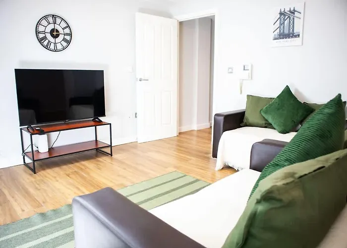 2 Bed - Centre - For Relocators, Professionals Лідс