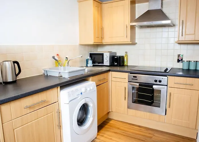 2 Bed - Centre - For Relocators, Professionals Лідс