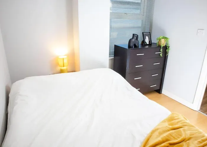 Апартаменти 2 Bed - Centre - For Relocators, Professionals Лідс