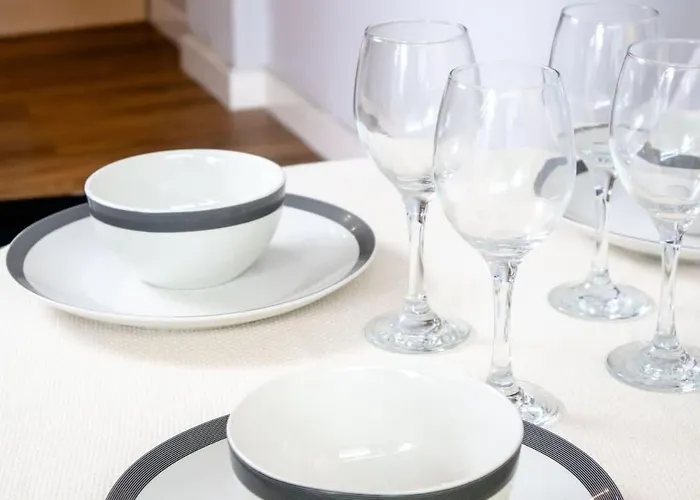 2 Bed - Centre - For Relocators, Professionals *