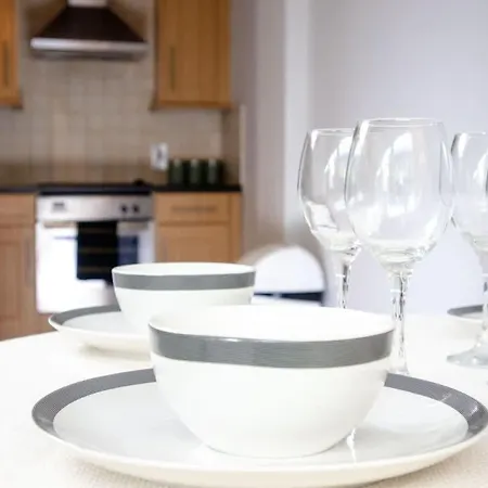 2 Bed - Centre - For Relocators, Professionals